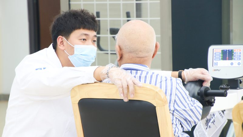 智慧养老，科技助力：揭秘养老设备厂家的选型逻辑**