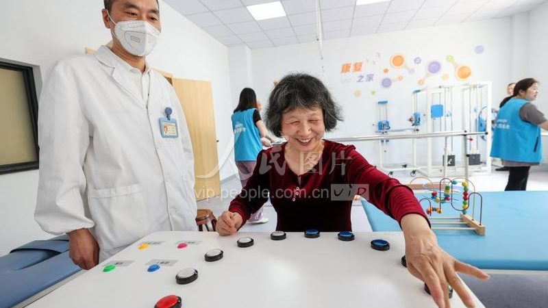 智慧养老设备主要分为以下几类：